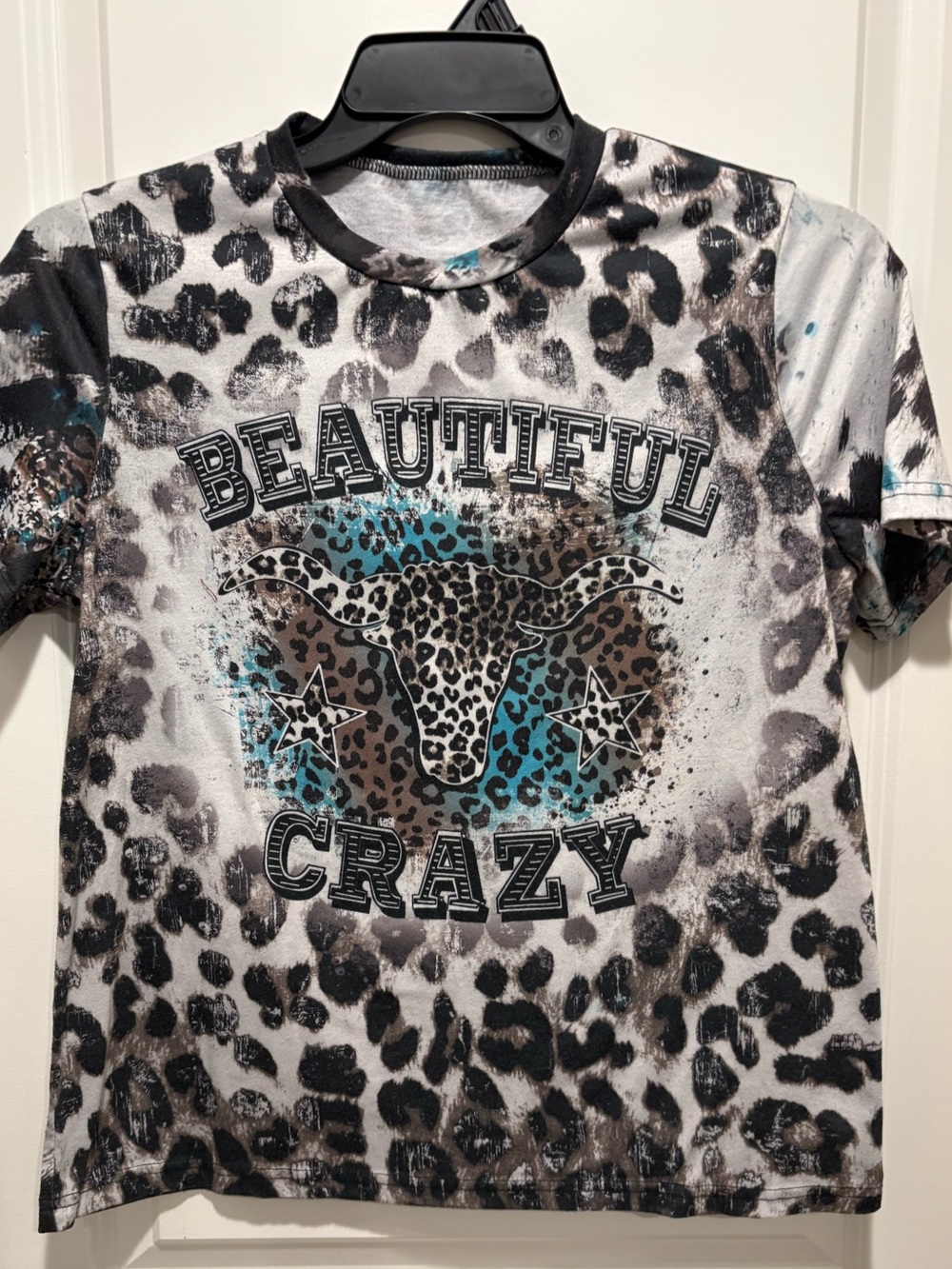 Woman’s Beautiful Crazy Leopard Graphic Tee size S/M